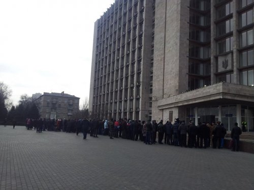 В центре Донецка митинги с криками "Россия", "Беркут" - фоторепортаж онлайн