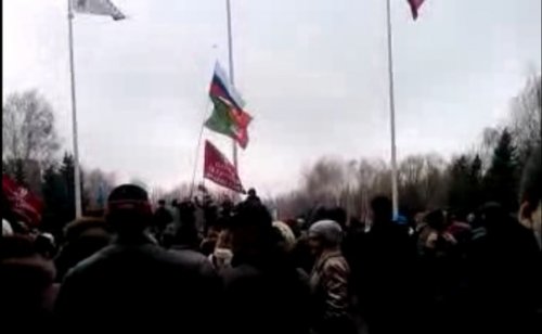 Над юго-востоком Украины жители поднимают Флаги России. События 1 марта 2014 года