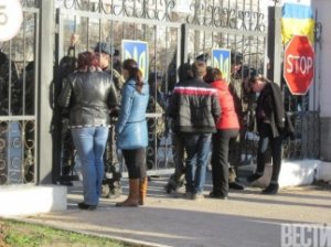 Украинских военных в Крыму объявили вне закона