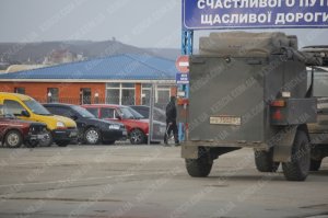Через Керченскую переправу в Крым переправляют военную технику