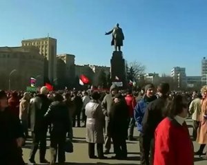 На центральной площади Харькова провели митинг против новой власти. ВИДЕО