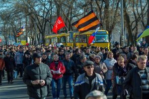 Днепр не сдается миллиардеру Коломойскому и бандеровским боевикам