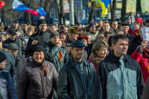 Днепр не сдается миллиардеру Коломойскому и бандеровским боевикам