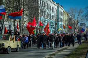 Днепр не сдается миллиардеру Коломойскому и бандеровским боевикам