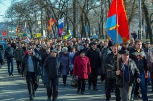 Днепр не сдается миллиардеру Коломойскому и бандеровским боевикам
