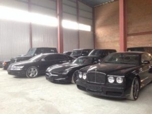 Активисты Самообороны Майдана поделили между собой автопарк Януковича? ВИДЕО