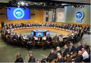 Кризис МВФ и мародерство на Украине