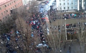 Севастопольцы взяли штурмом штаб ВМС Украины